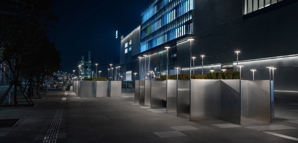 nanyang wanyue city square sculptures by one plus partnership
