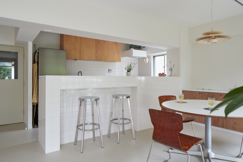 hayama apartment by roovice
