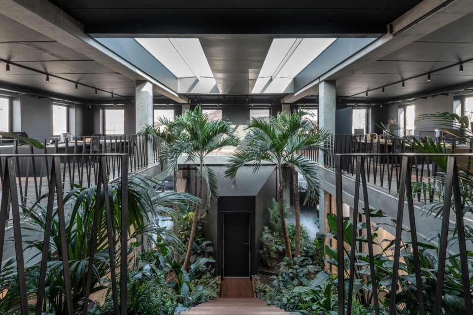 sos roof headquarters by objekt