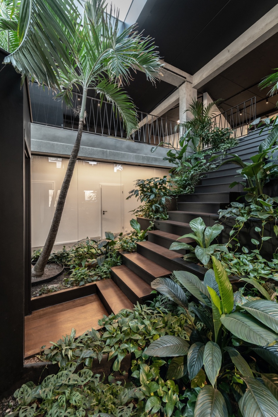 sos roof headquarters by objekt