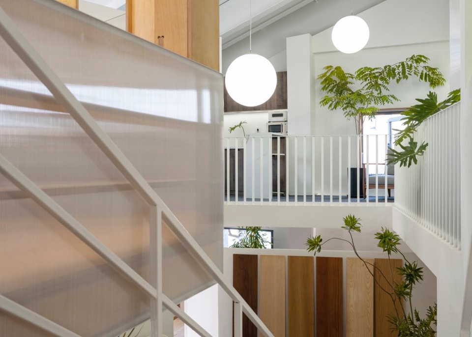 Hexagonal Court Homer Shop Office by Jin Qiuye Studio