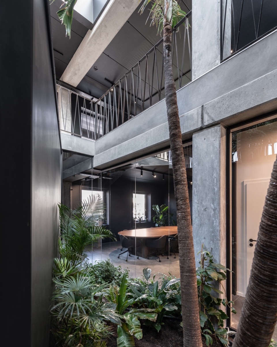 sos roof headquarters by objekt