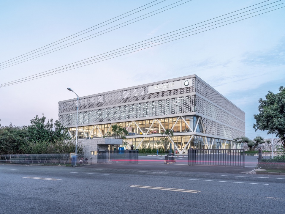 BMW Center Wuxi by FCJZ