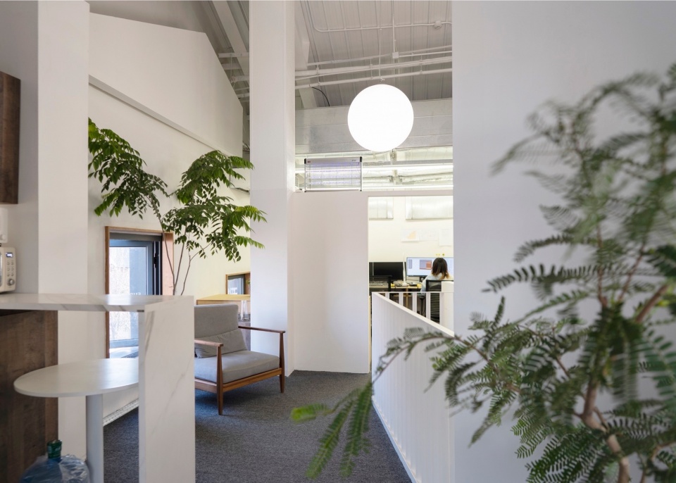 Hexagonal Court Homer Shop Office by Jin Qiuye Studio