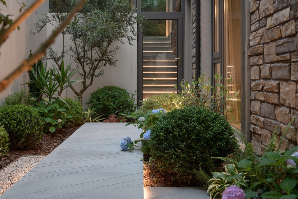 light picking courtyard by ds landscape architecture