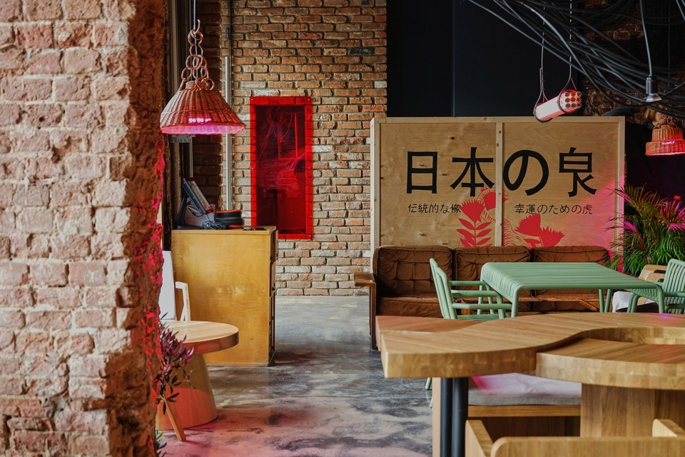 ossu eatery bar room by da bureau