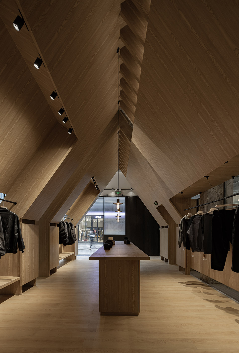 tires the gathring house by basistudio