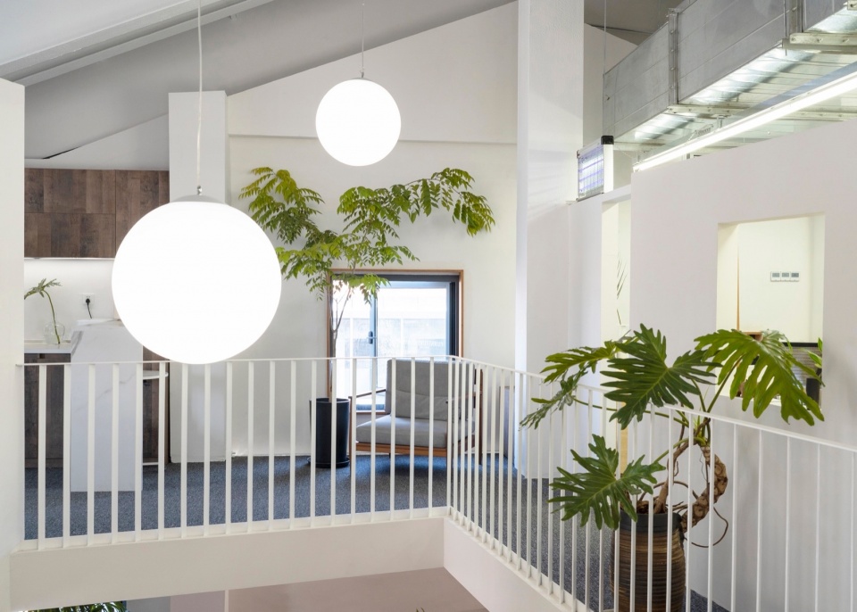Hexagonal Court Homer Shop Office by Jin Qiuye Studio