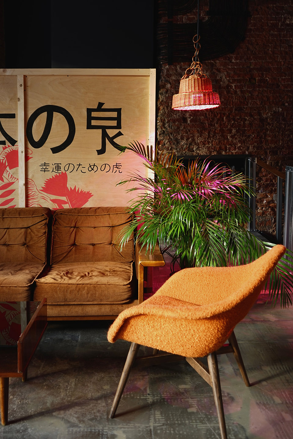 ossu eatery bar room by da bureau