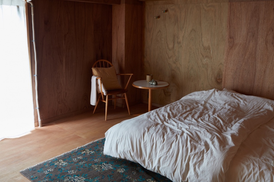 hayama apartment by roovice