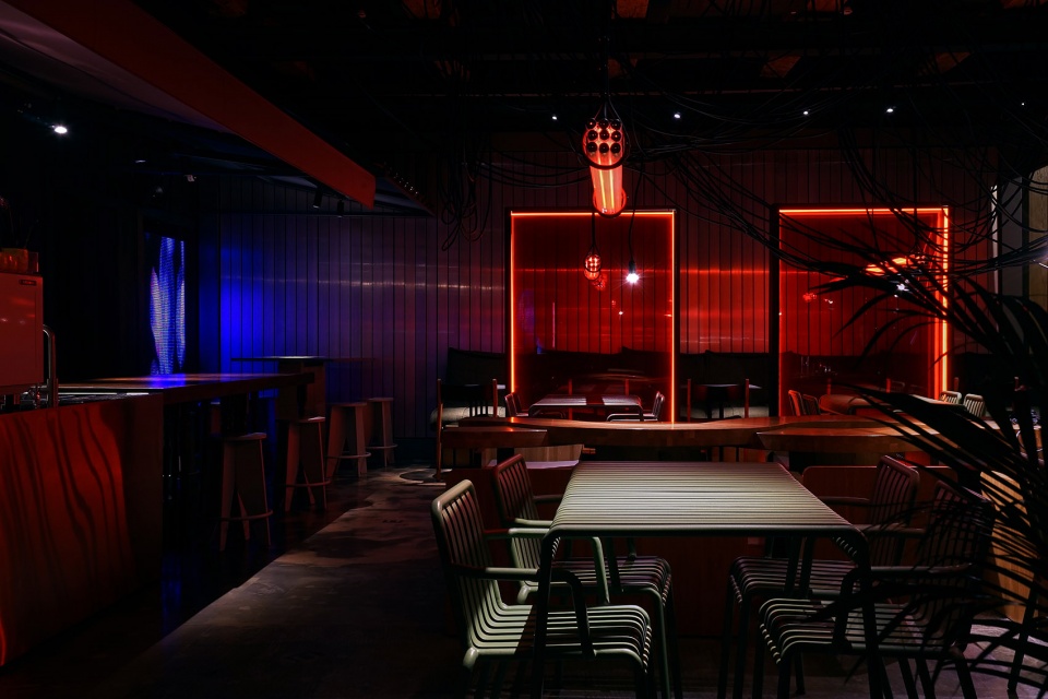 ossu eatery bar room by da bureau