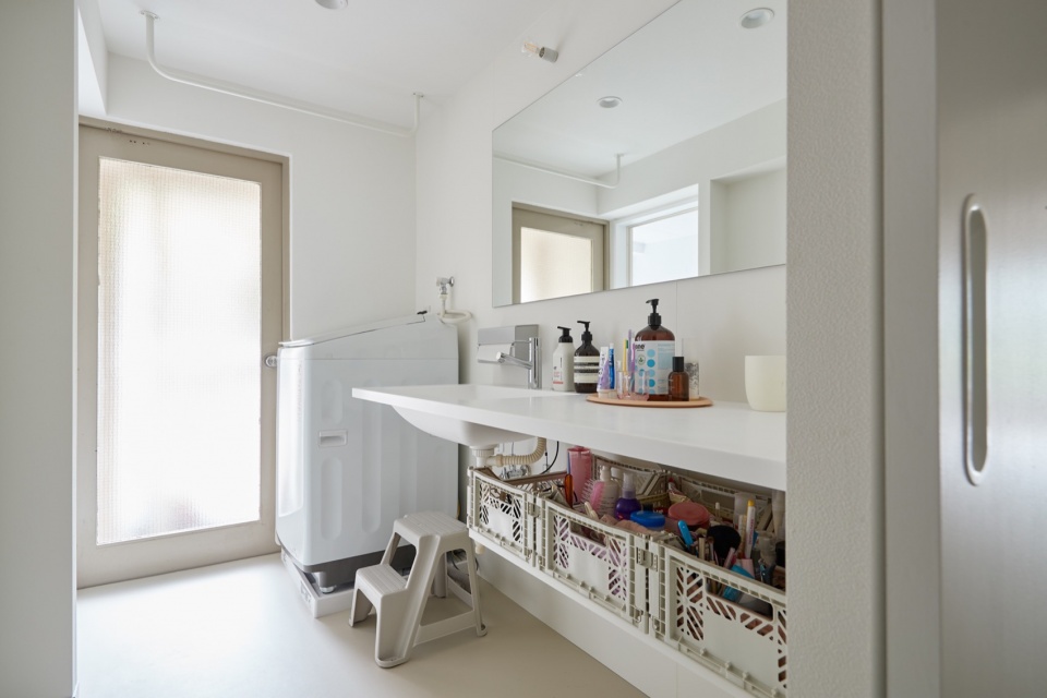 hayama apartment by roovice