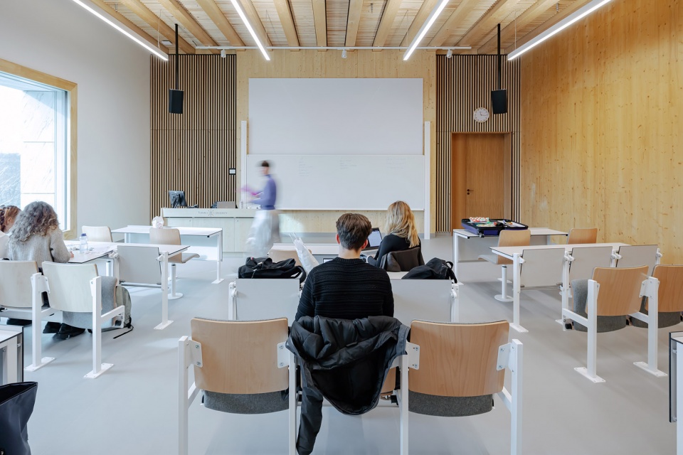 marga klompe building by powerhouse company