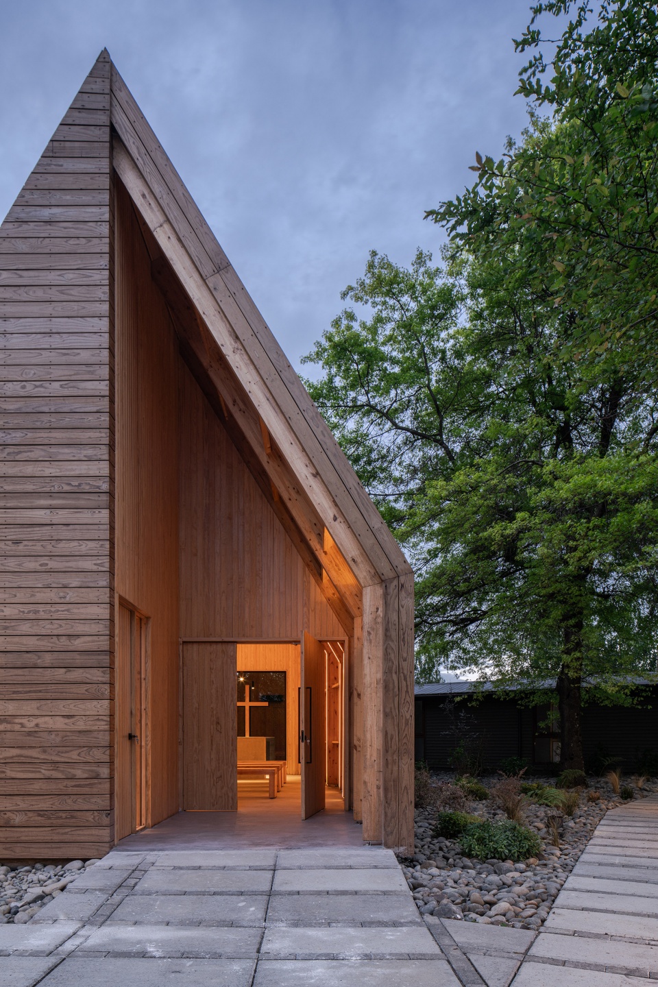 capilla clinica alemana osorno by am arquitectura
