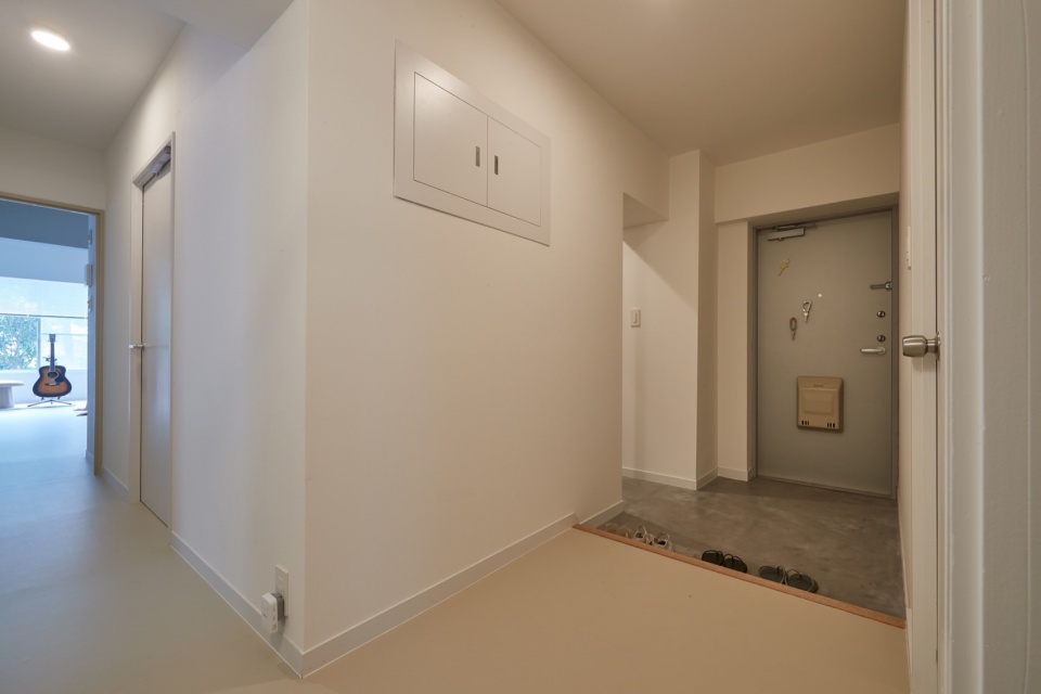hayama apartment by roovice