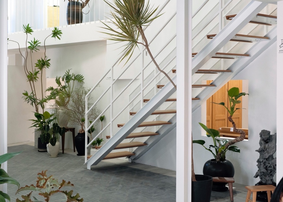 Hexagonal Court Homer Shop Office by Jin Qiuye Studio