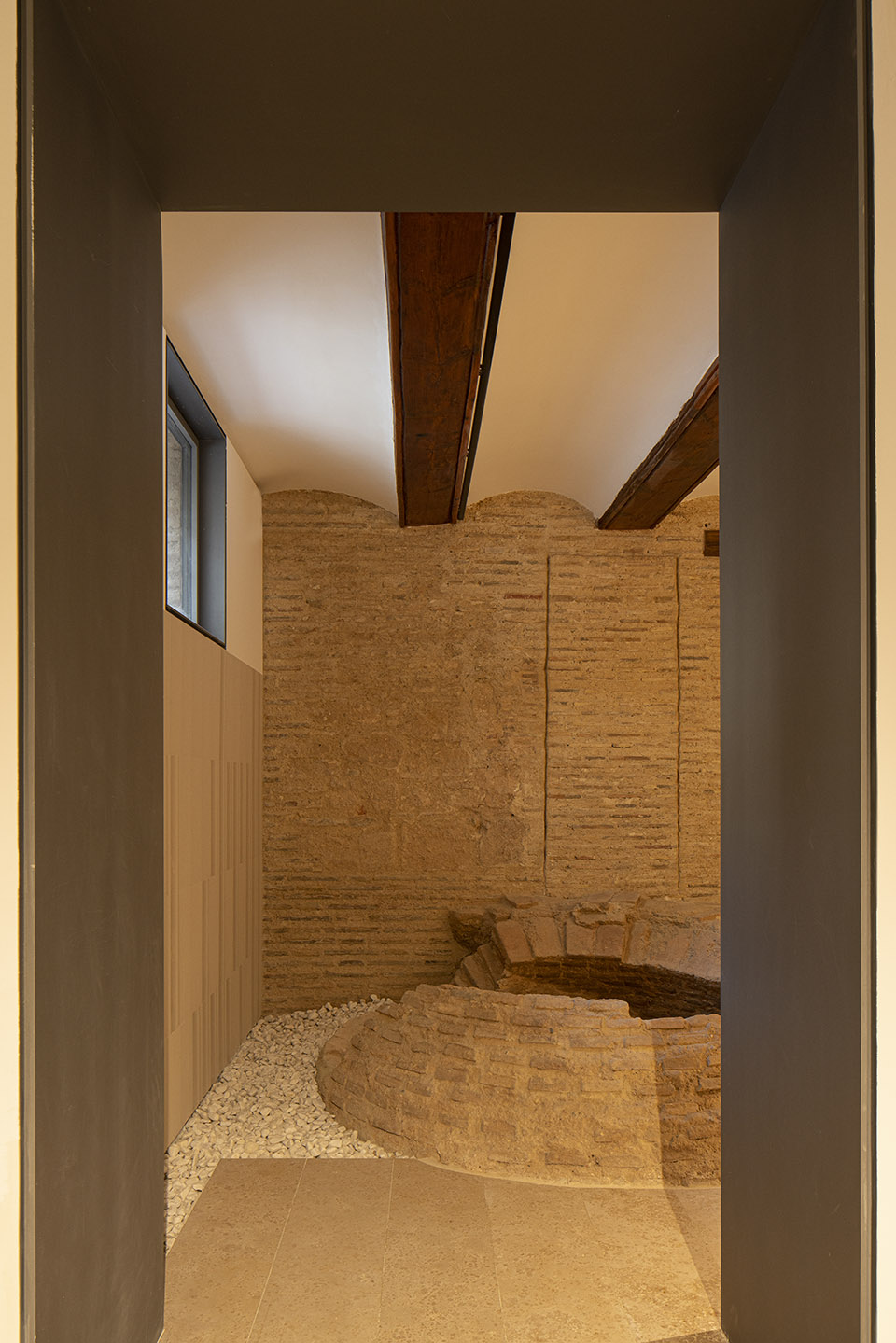 the hortensia herrero art centre by erre arquitectura