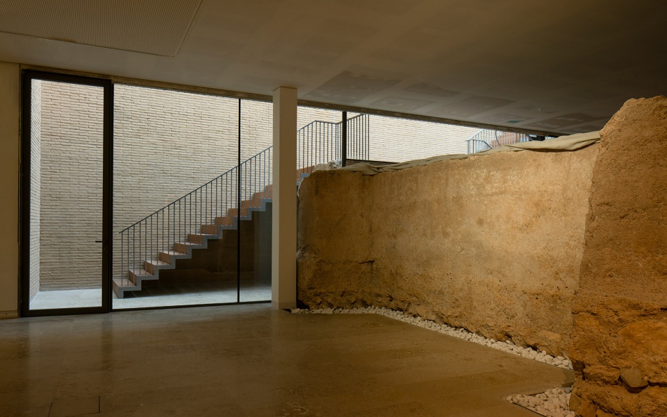 the hortensia herrero art centre by erre arquitectura