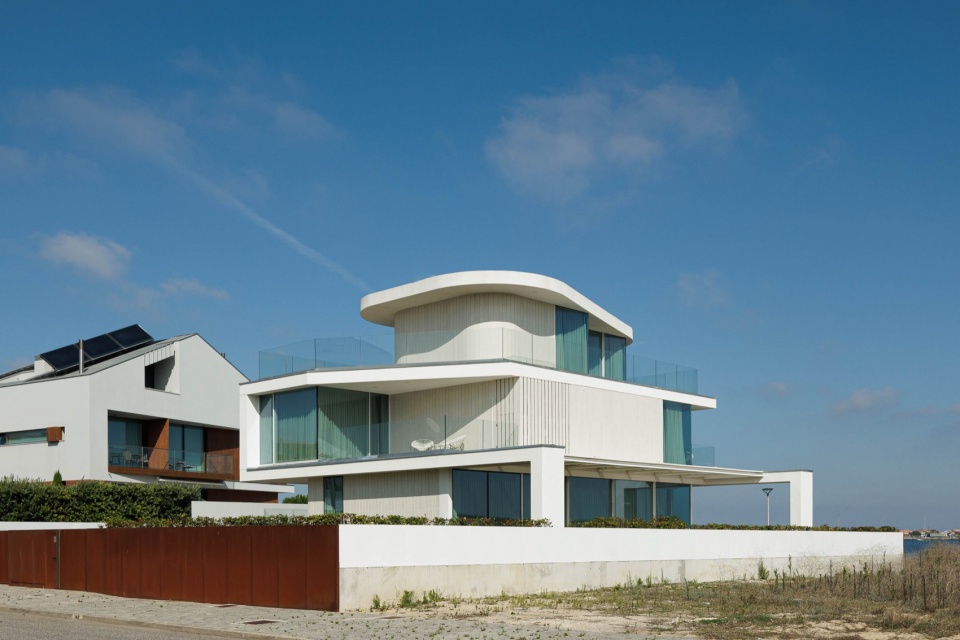 JD2 house by Rui Rosmaninho