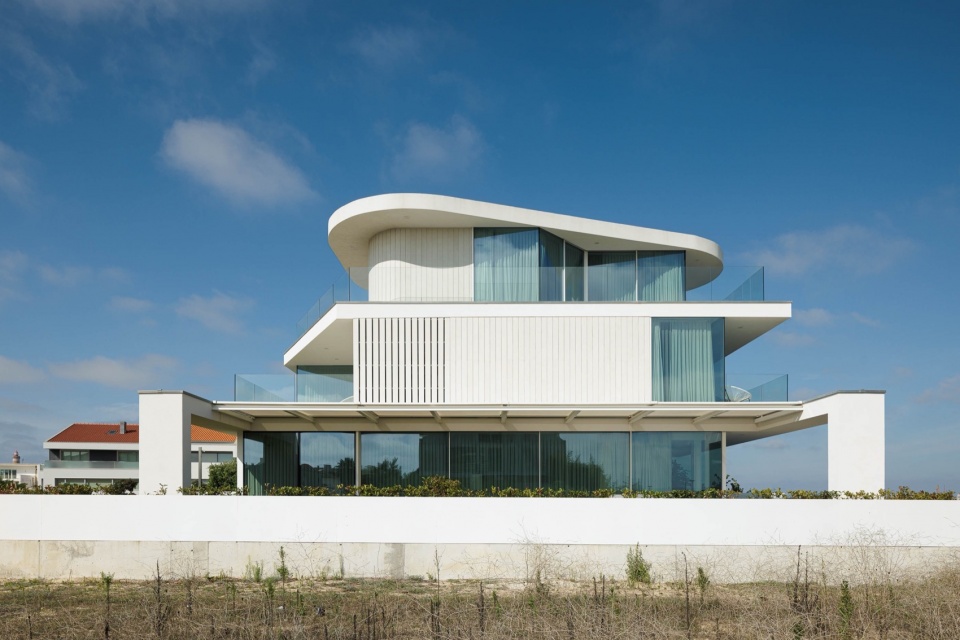 JD2 house by Rui Rosmaninho
