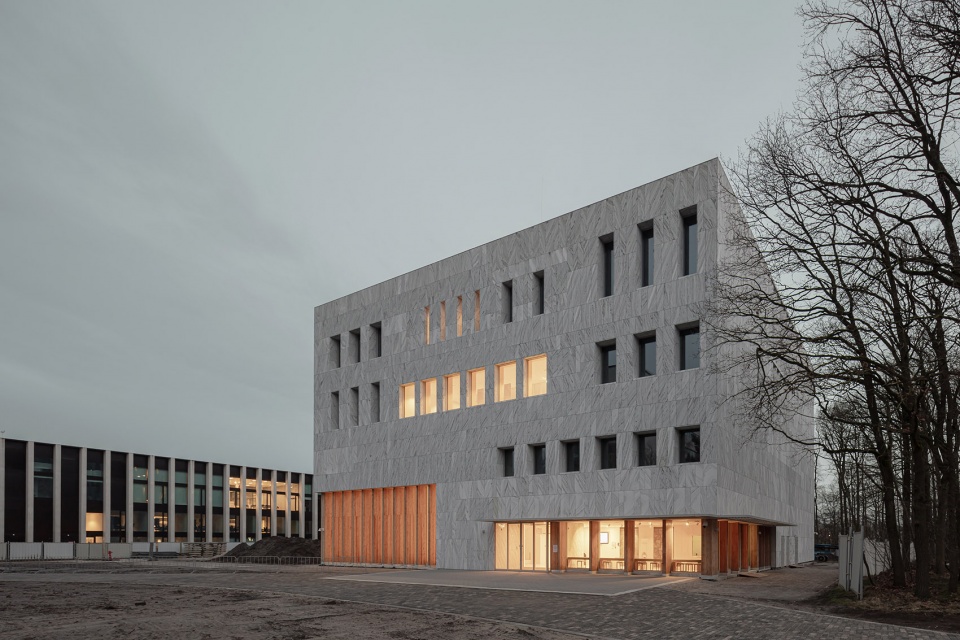 marga klompe building by powerhouse company