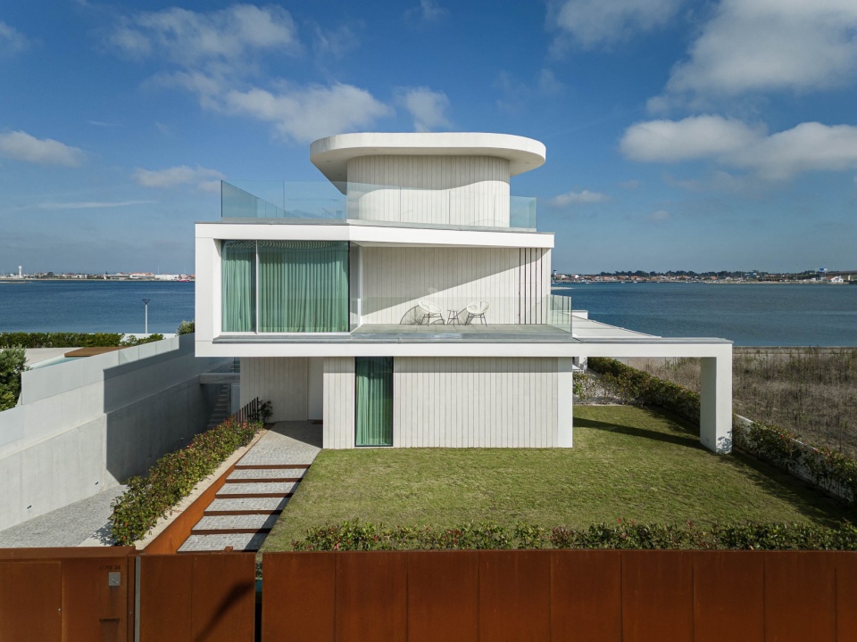 JD2 house by Rui Rosmaninho