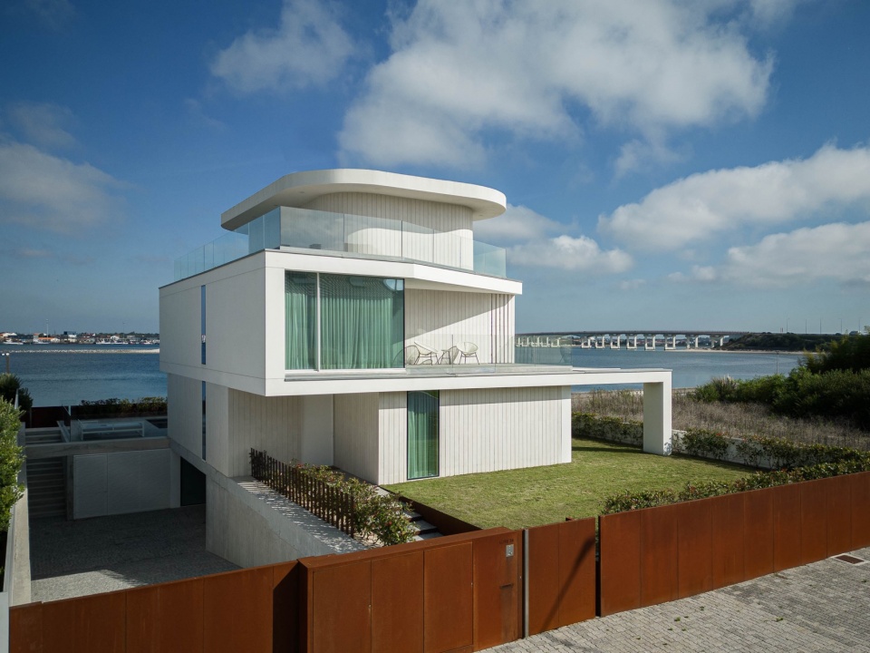 JD2 house by Rui Rosmaninho