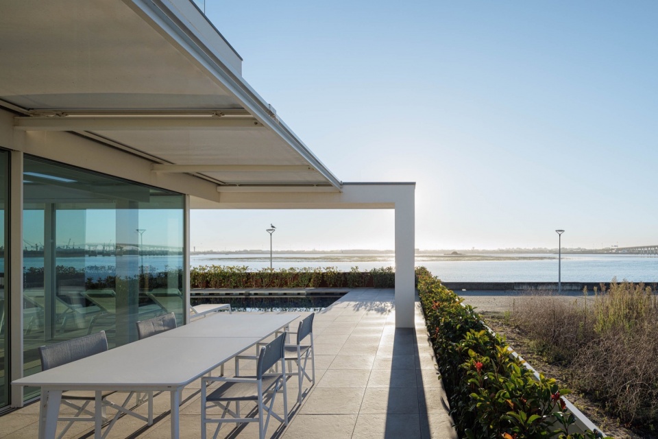 JD2 house by Rui Rosmaninho