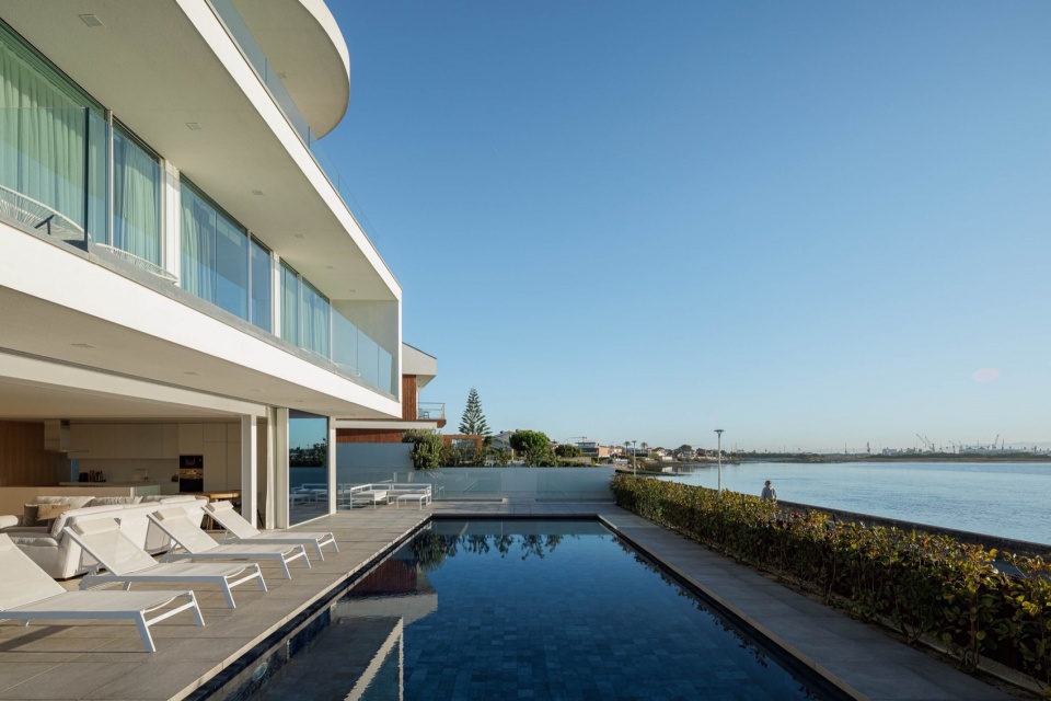 JD2 house by Rui Rosmaninho