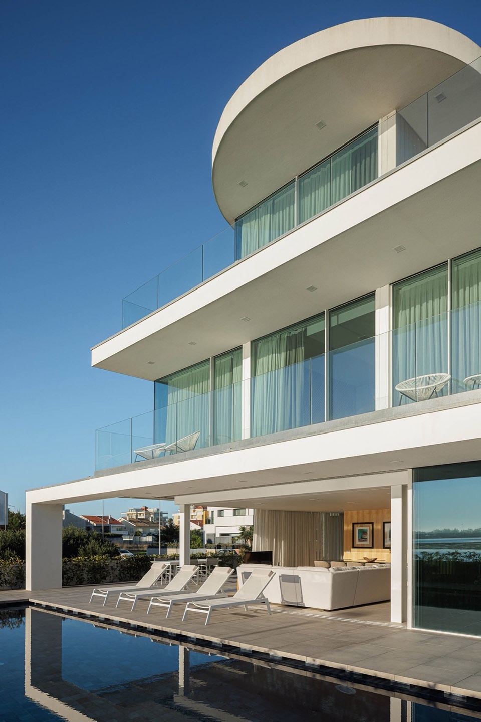 JD2 house by Rui Rosmaninho