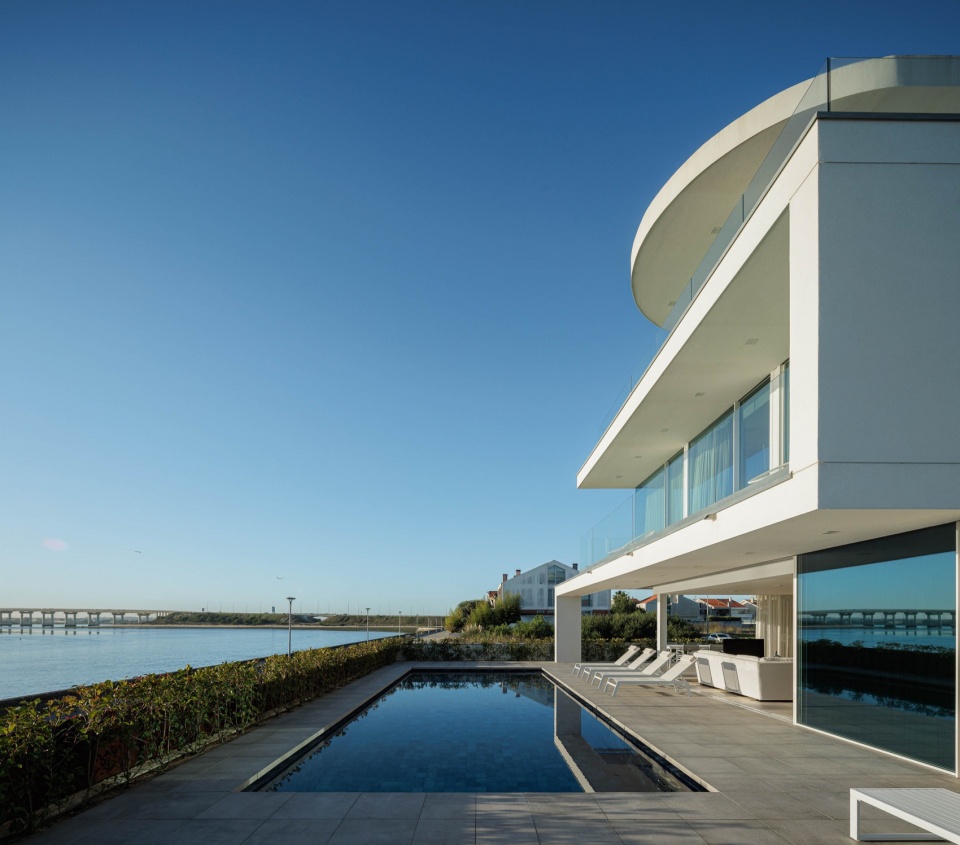 JD2 house by Rui Rosmaninho