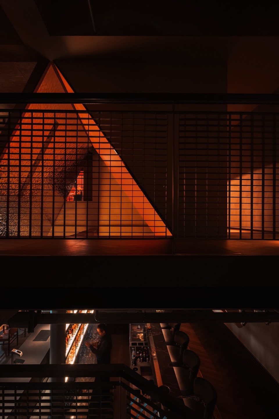空间剖面 Farvahar Lounge by Yue Design Space Design Studio