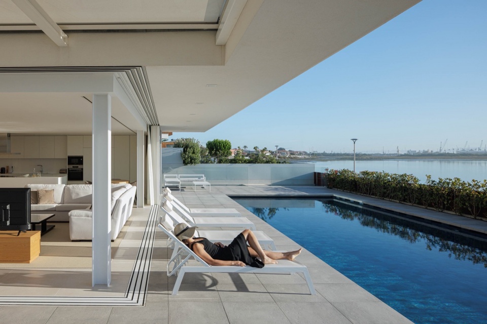 JD2 house by Rui Rosmaninho