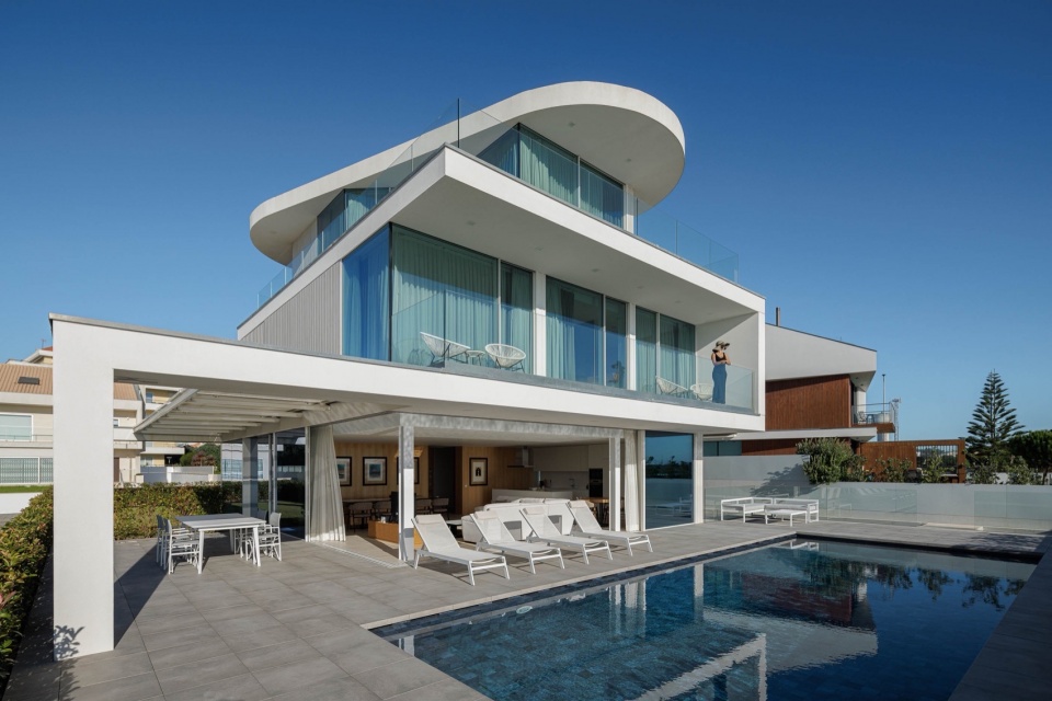 JD2 house by Rui Rosmaninho