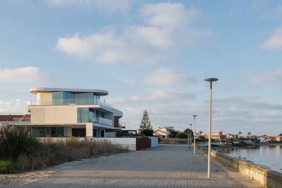 JD2 house by Rui Rosmaninho