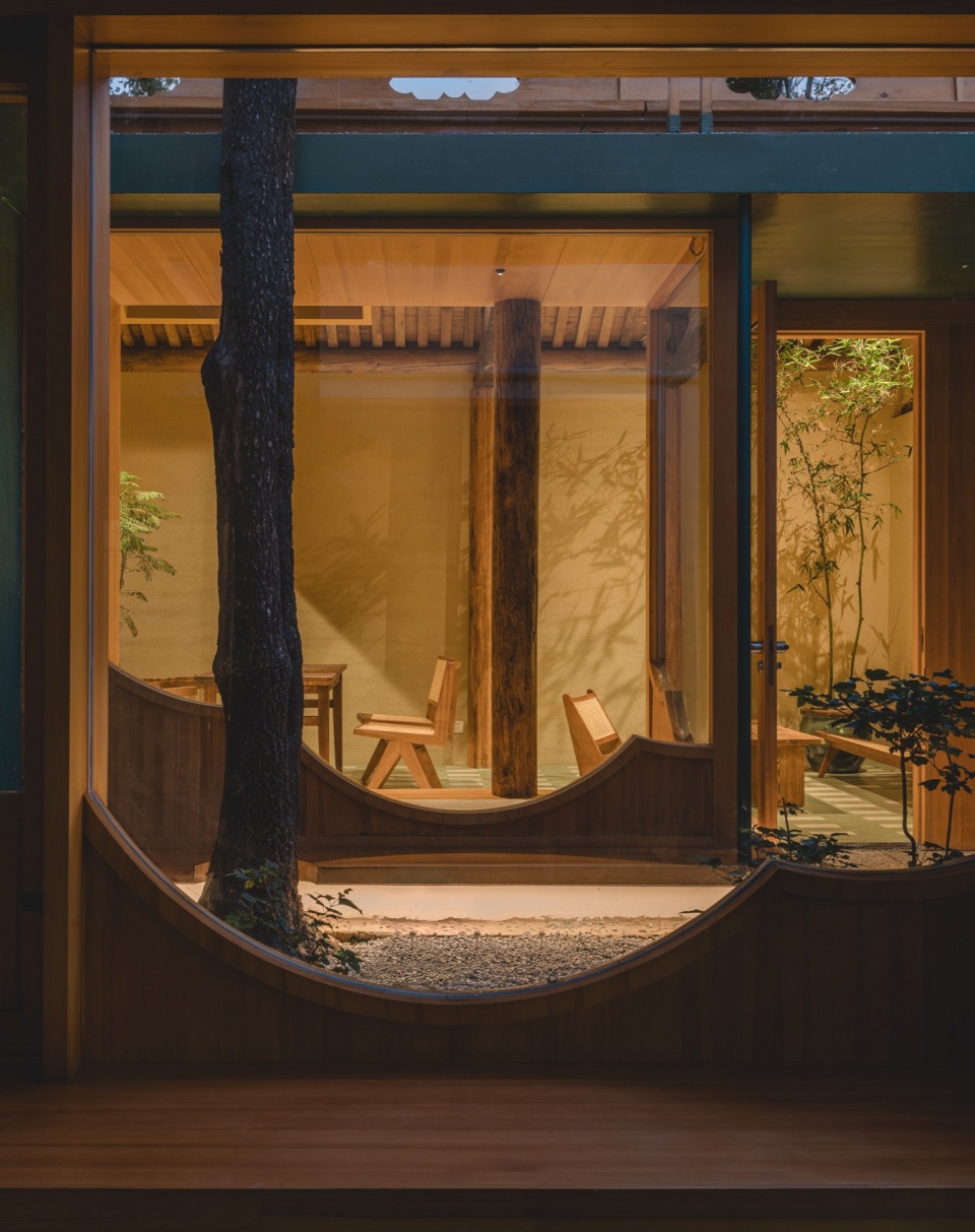 夜色将东舫和西舫连成一片,层层渗透 朱雨蒙 jiejie studio workplace design by jiejie studio