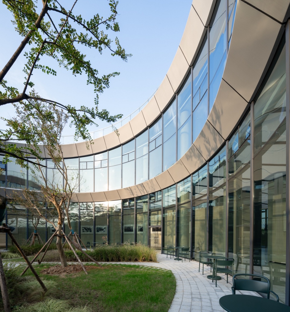 中庭花园Ningbo ZEEKR Co Creation Center ©Right Angle 24