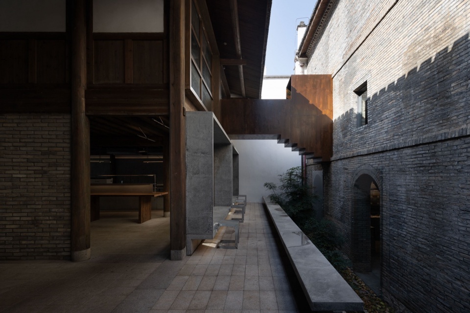 xun bakery by devolution