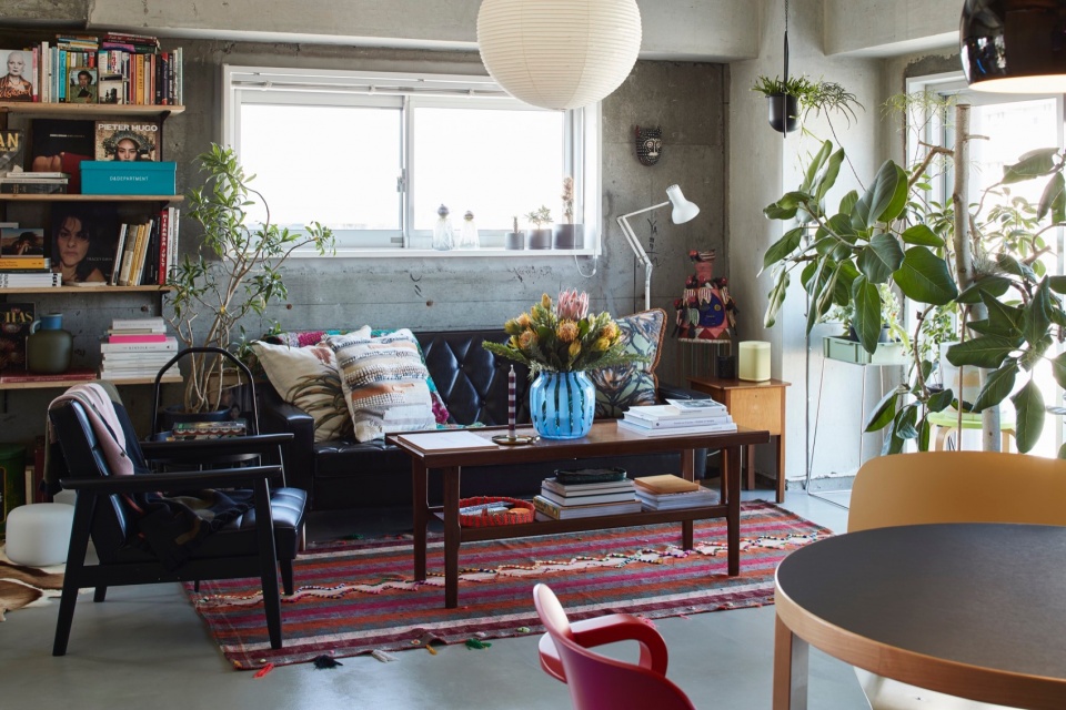 tokyo blue apartment by roovice