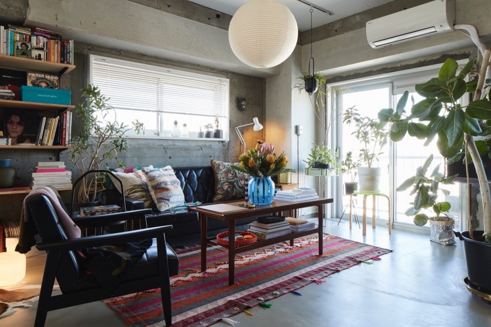 tokyo blue apartment by roovice