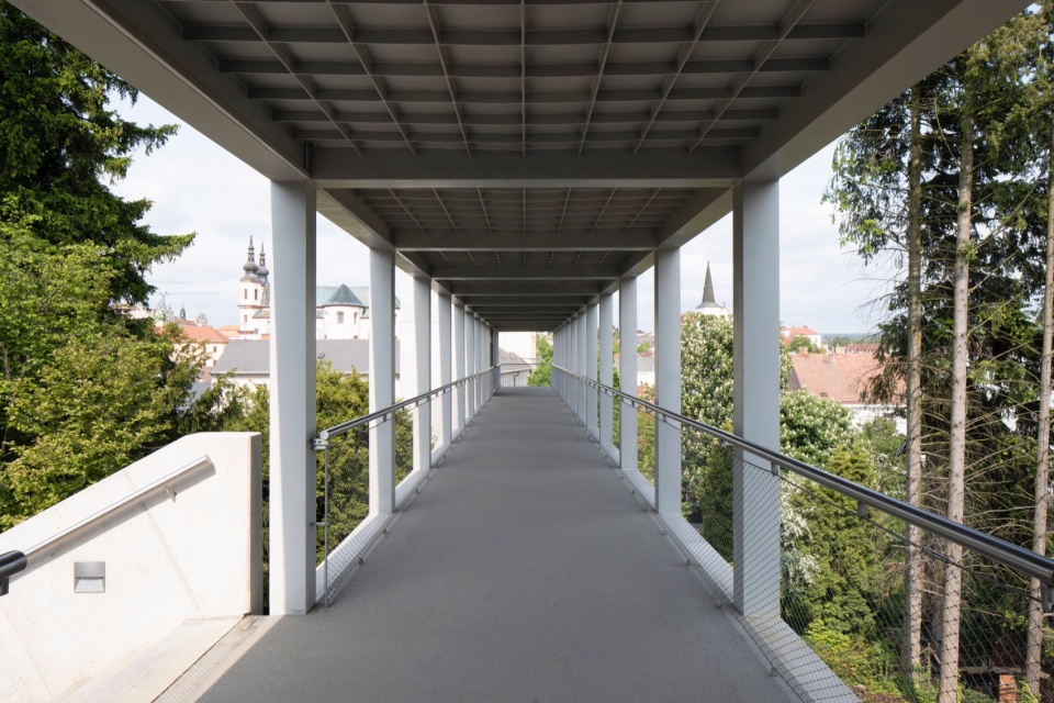 footbridge in litomysl by ehl koumar architekti