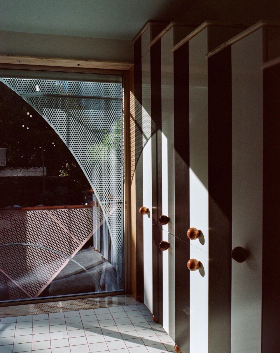 waves of glass and clouds of metal by fala atelier