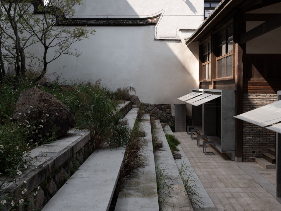 xun bakery by devolution