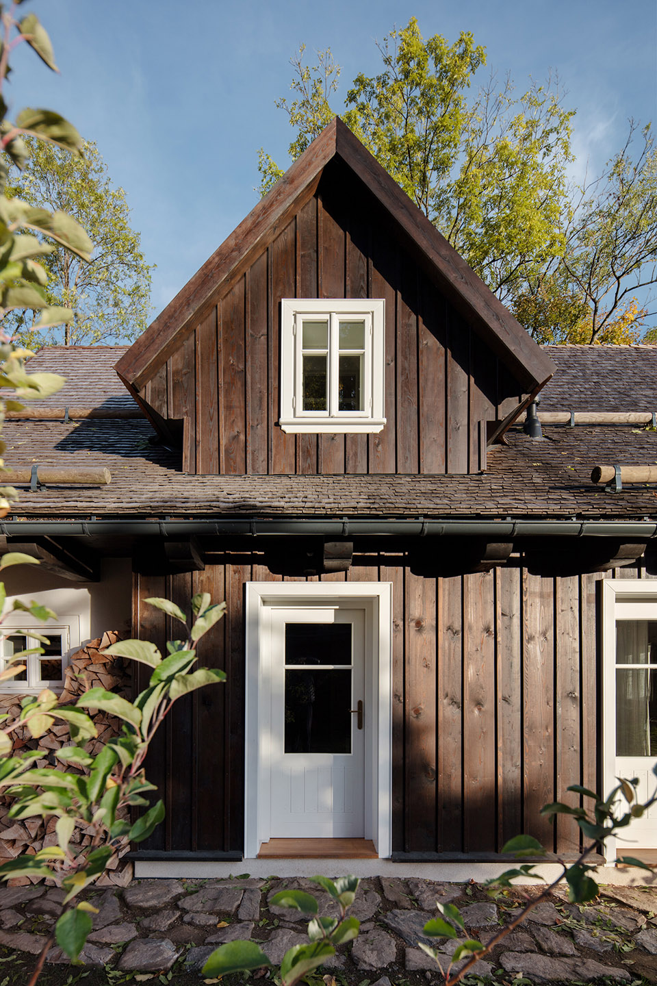 cottage two sisters by studio projectica