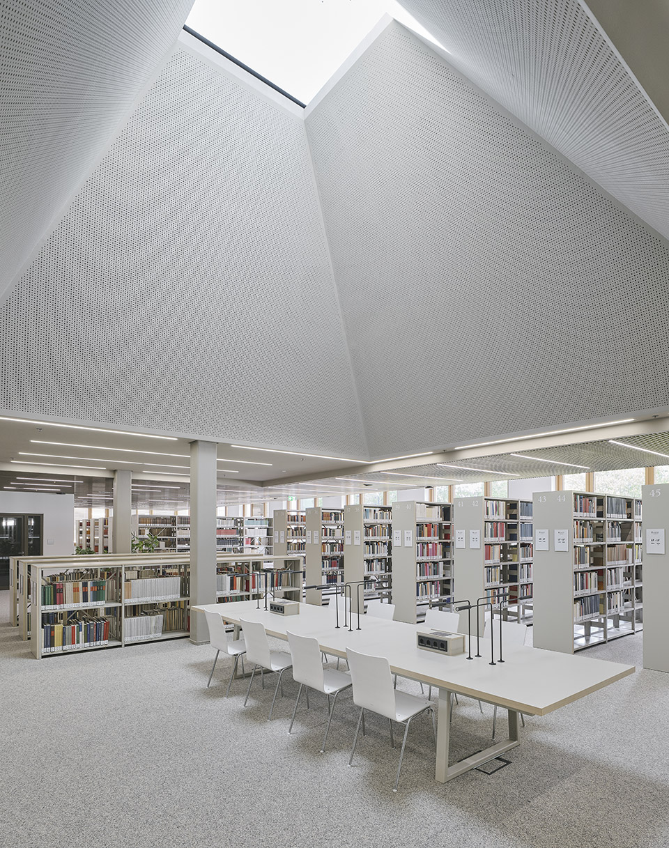 university of innsbruck agnes heller haus by mohr niklas architekten