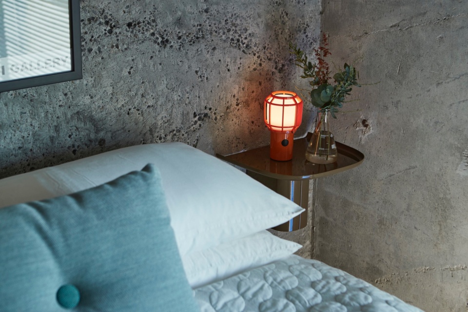 tokyo blue apartment by roovice