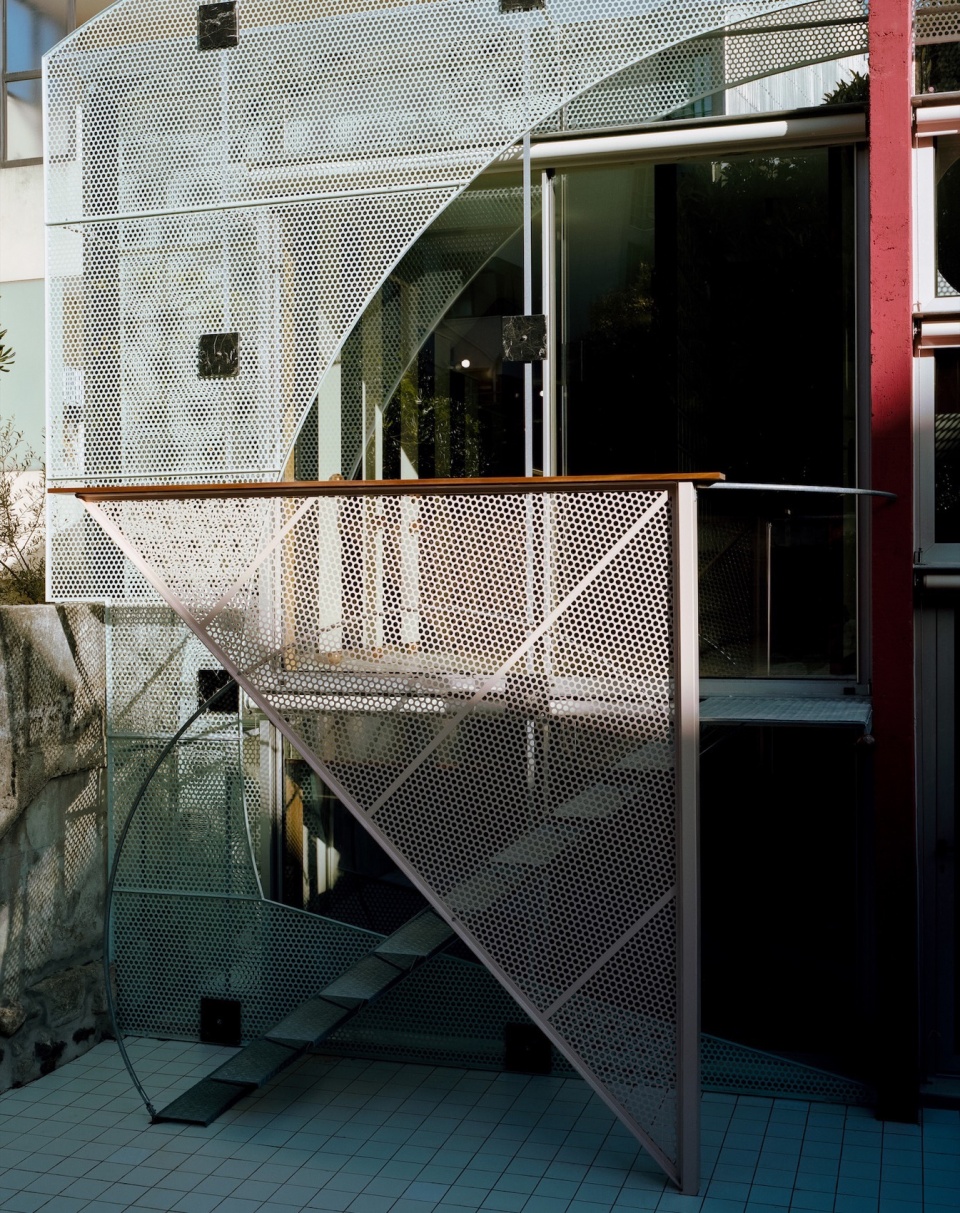 waves of glass and clouds of metal by fala atelier