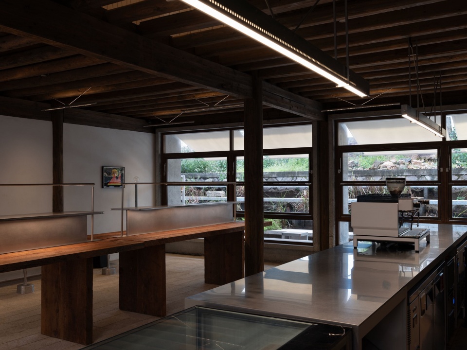 xun bakery by devolution