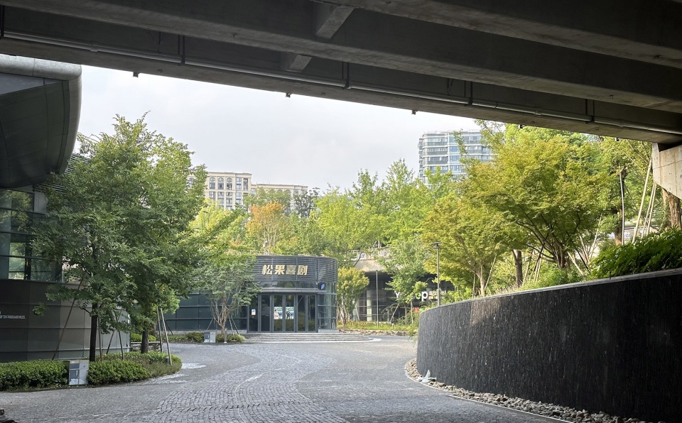 valley village shopping mall by archi tectonics