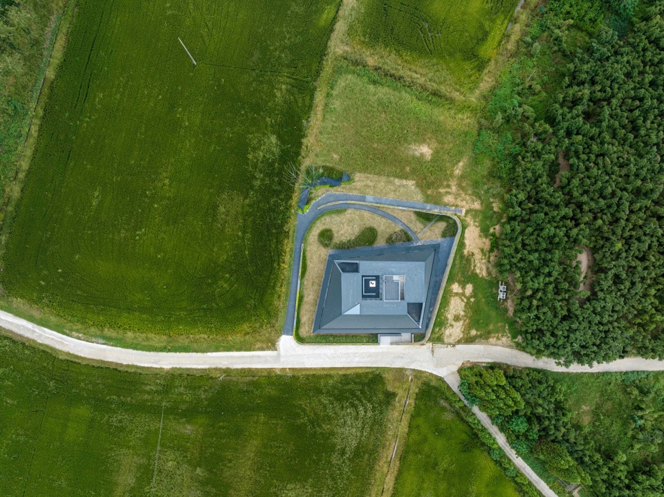 Square Courtyard Lab